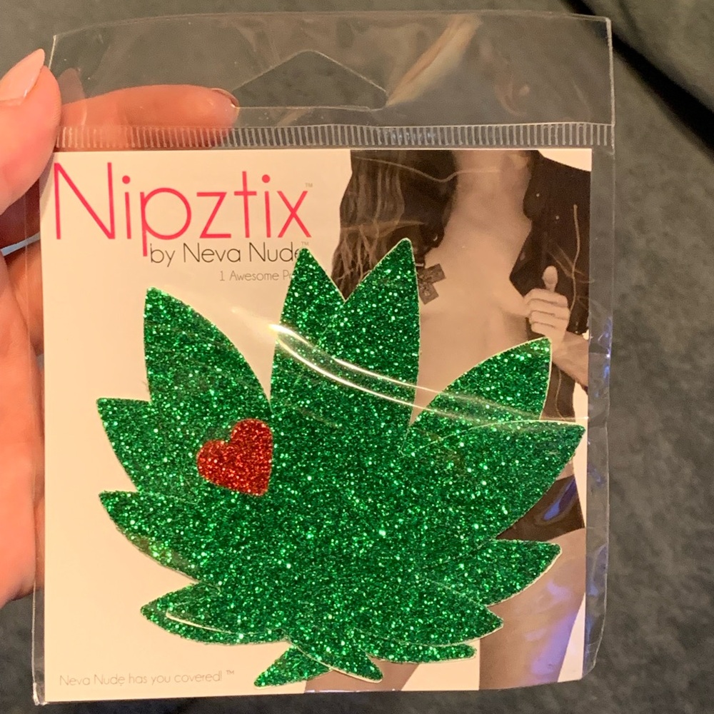 ✖️SOLD✖️Green Glitter Leaf Pasties